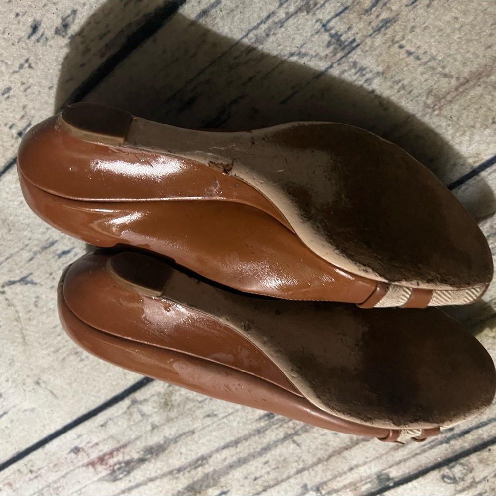 Salvatore Ferragamo Brown and Cream Flats with Gold Accents - Picture 10 of 11
